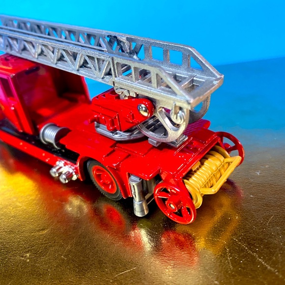 MATCHBOX 2000 FIRE ENGINE LADDER TRUCK 1932 MERCEDES BENZ L5 METAL DIE CAST 5” - Picture 3 of 8